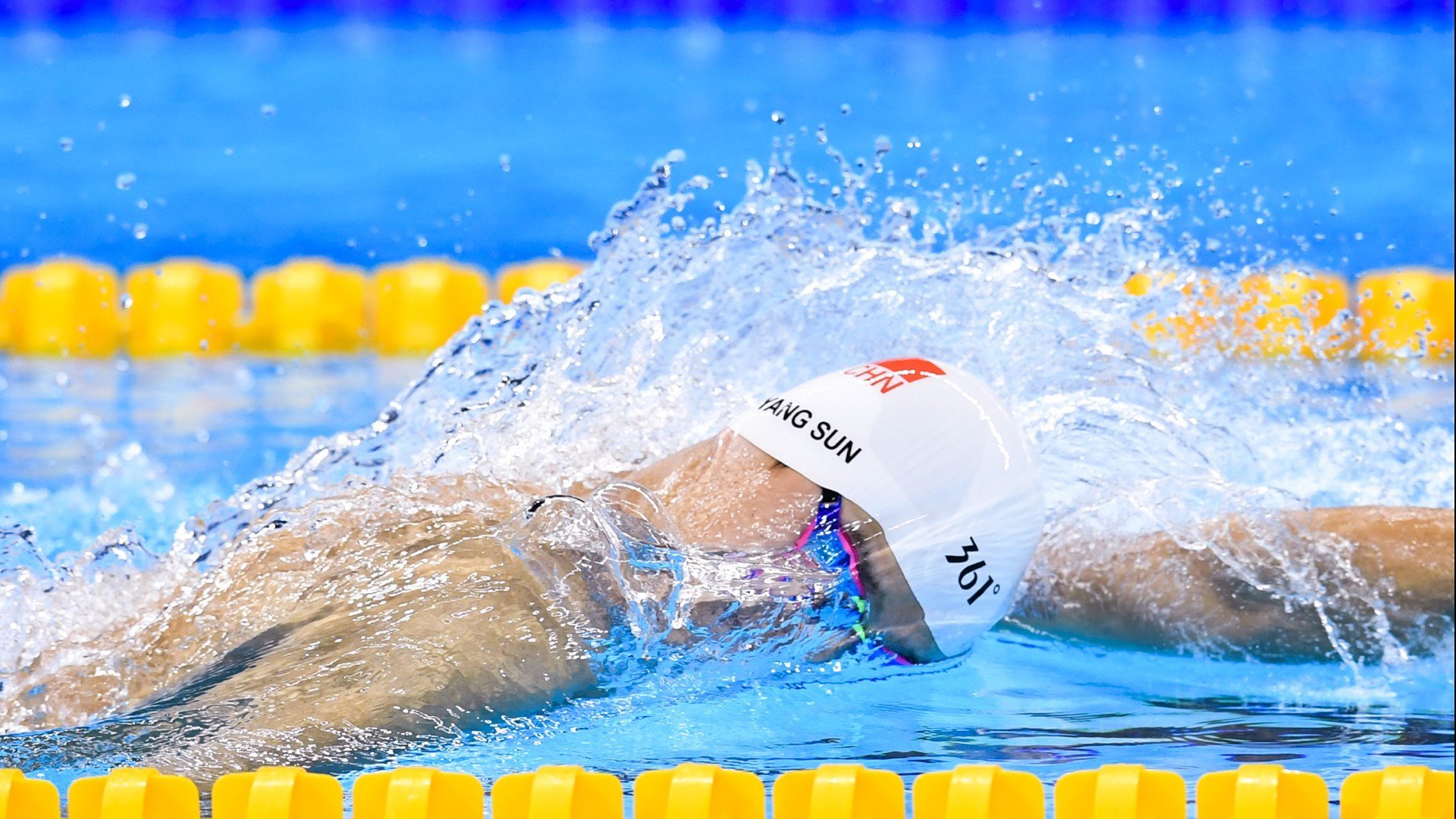 【多角度直播体验】虚拟现实带来沉浸式观赛新玩法，沉浸式虚拟演播室