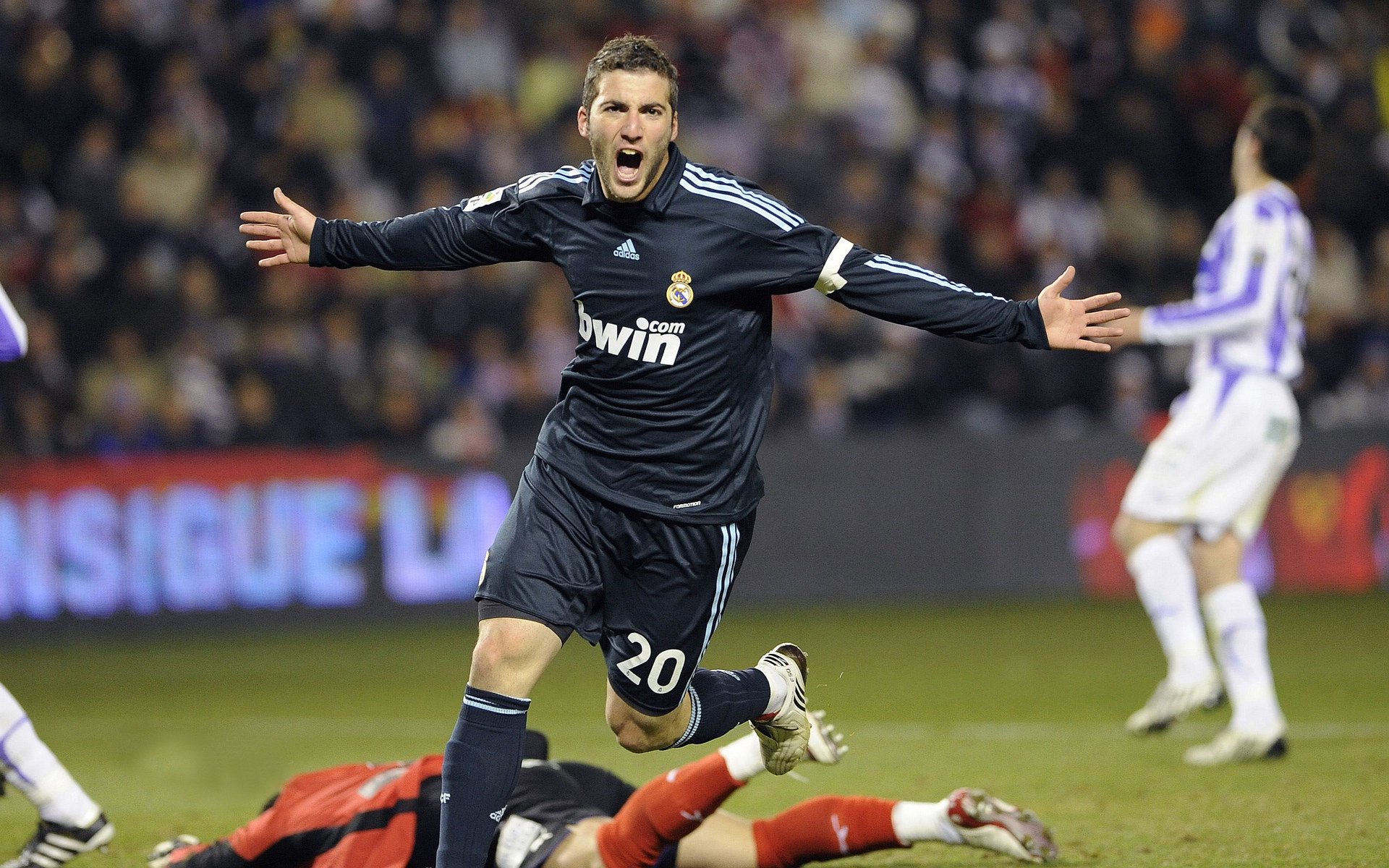 战队战术风格多样化，战队类型